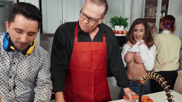 LetsPostIt 24 05 16 Bokep Barat Ngentot Ditengah tengah Acara Memasak