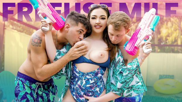 FreeUseMILF 24 05 30 Bokep Hot Milf Barat Ngentot Dengan Dua Pria Di Tepi Kolam