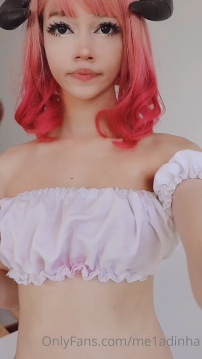 Me1adinha Bouncing Her Perky Tits