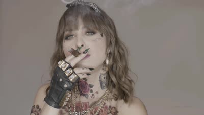 Riley Reid Roleplays As A Gangster While Fucking
