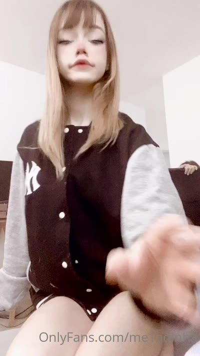 Me1adinha Teasing With Her Tits Under A Jacket