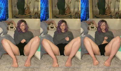 BigTittyGothEgg Rubs Her Pussy In Her Shorts