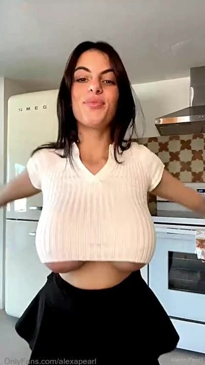 Alexa Pearl Plays With Her Pussy During Live Shows